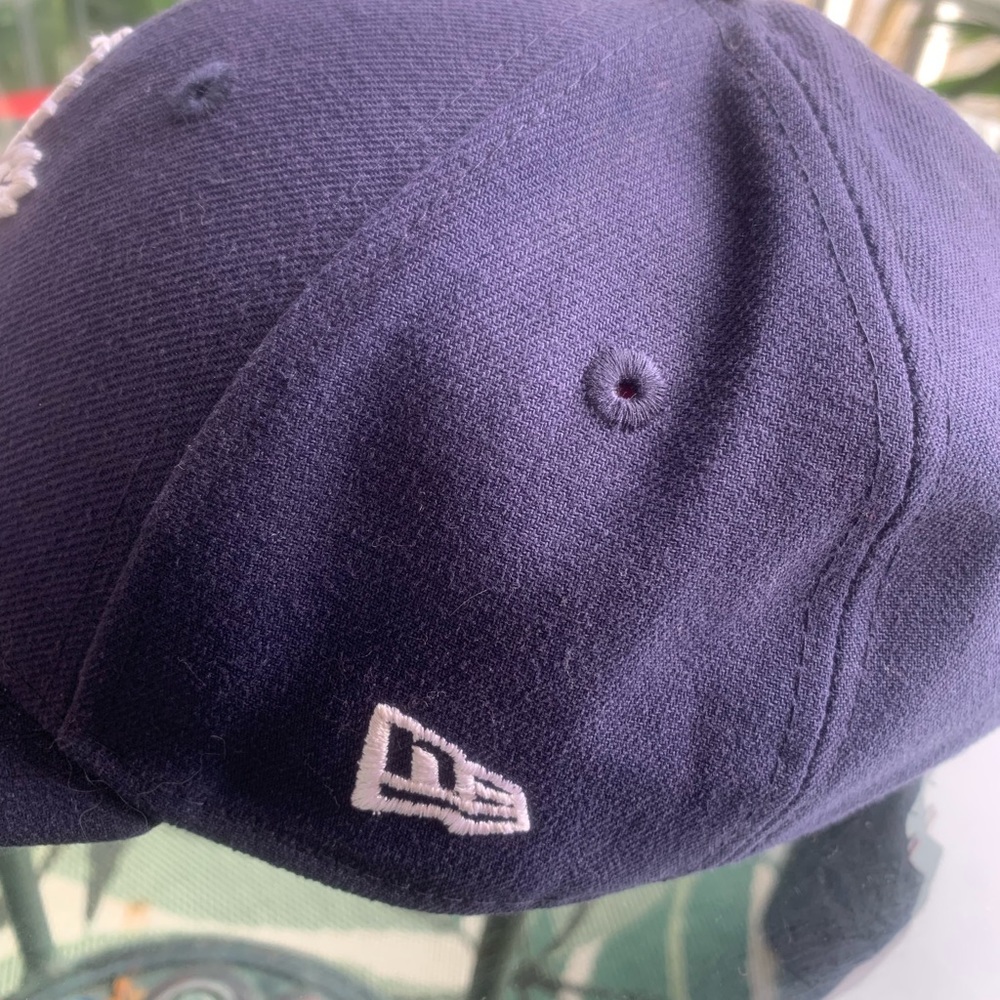 Toronto Maple Leafs Cap 🧢 - Picture 5 of 10